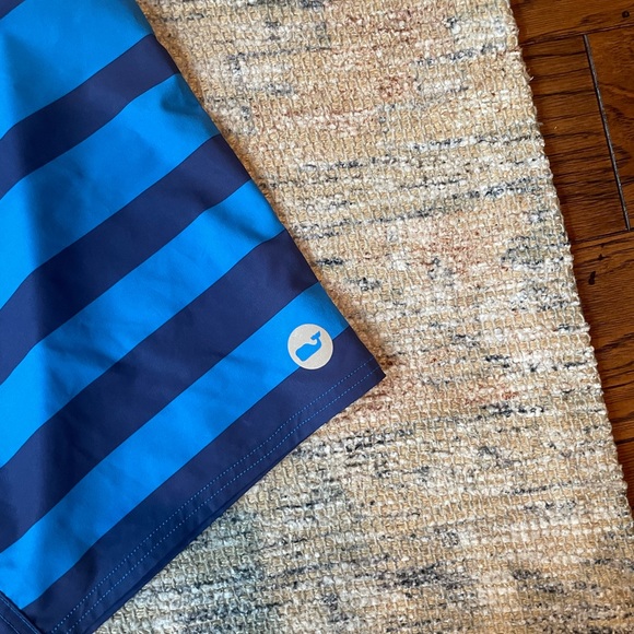 Men’s Vineyard Vines Board Shorts - Picture 3 of 5